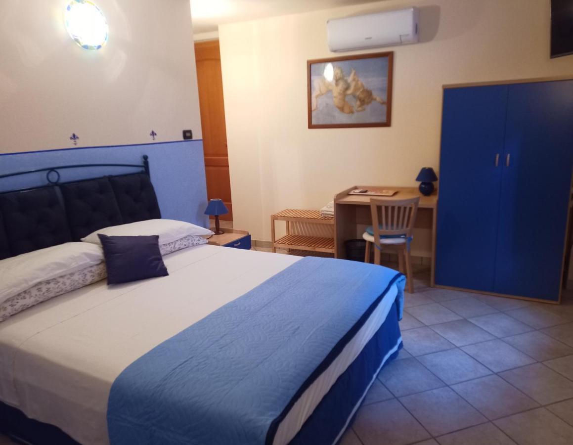 B&B Renzano Bedrooms Salo Bagian luar foto