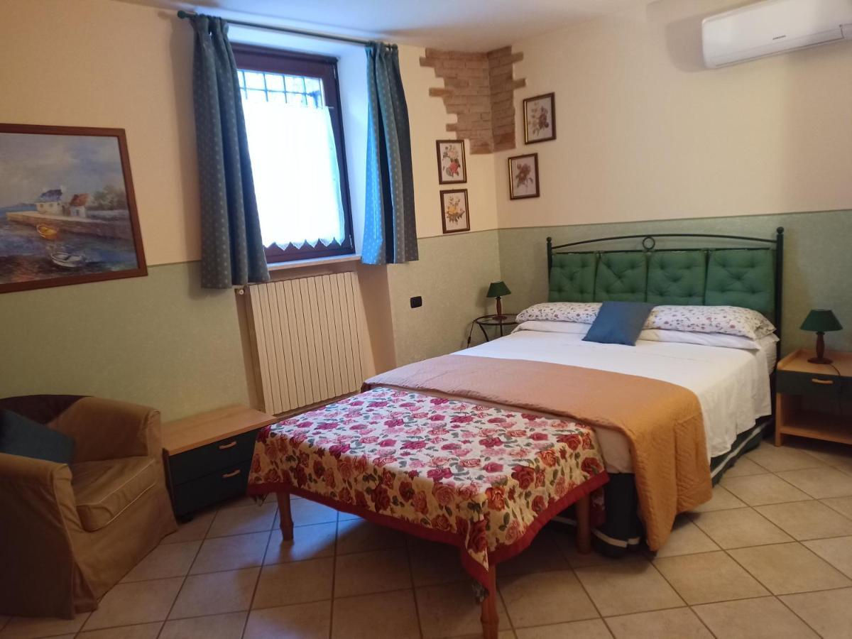 B&B Renzano Bedrooms Salo Bagian luar foto