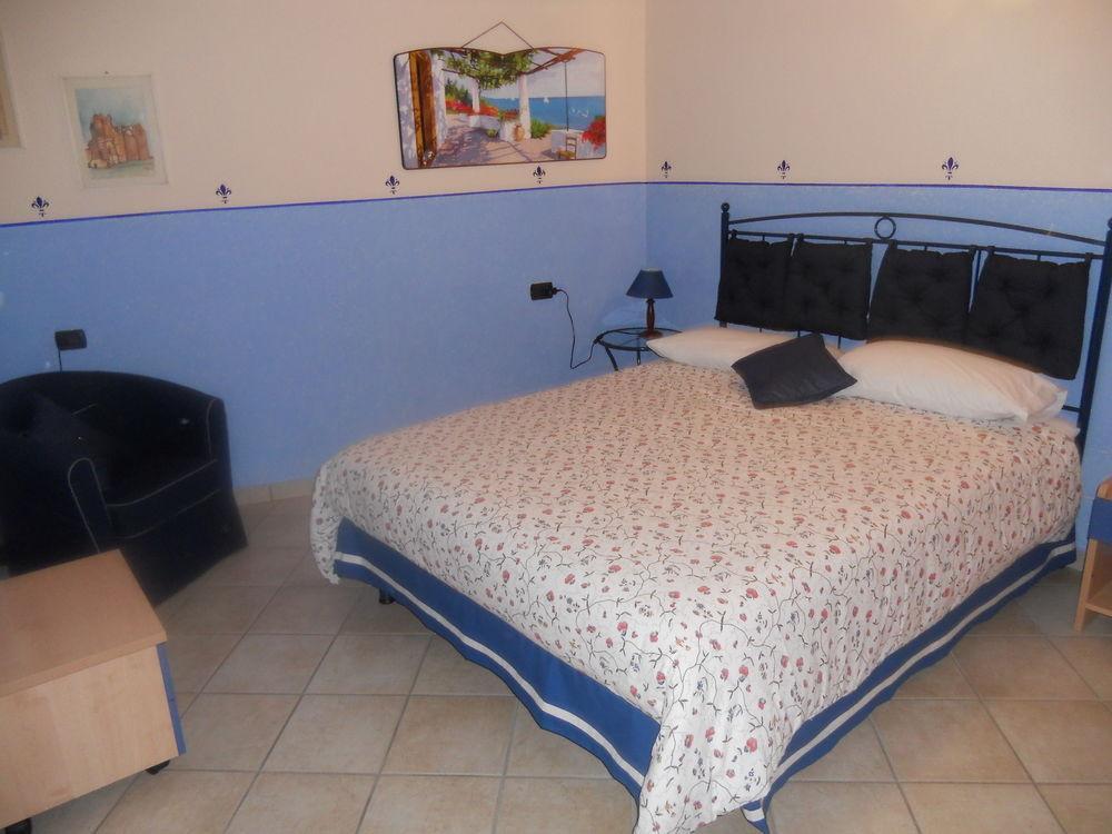 B&B Renzano Bedrooms Salo Bagian luar foto
