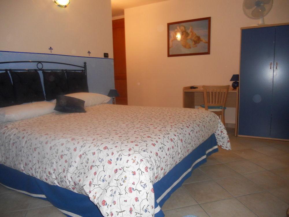 B&B Renzano Bedrooms Salo Bagian luar foto