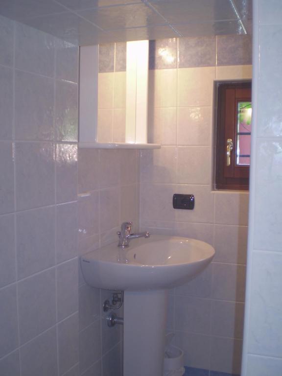 B&B Renzano Bedrooms Salo Ruang foto